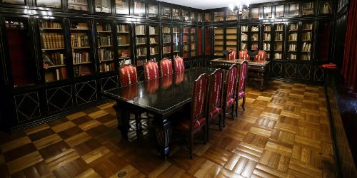 La Sala Neruda, el espacio que resguarda el legado del Premio Nobel