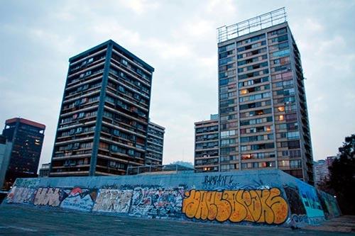 La moción ingresada por el diputado Luciano Cruz Coke pretende distinguir el arte gráfico urbano o arte callejero de los rayados, tags o grafitis.