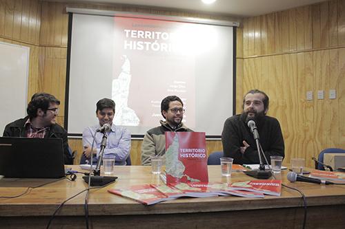 Mesa compuesta por los profesores Jorge Olea, Alex Paulsen y los autores Felipe Morales y Bryan Serrailler 