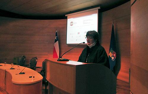La decana de la Facultad de Filosofía y Humanidades, María Eugenia Góngora, indicó que es responsabilidad de la U. de Chile generar una educación con resultados más significativos.