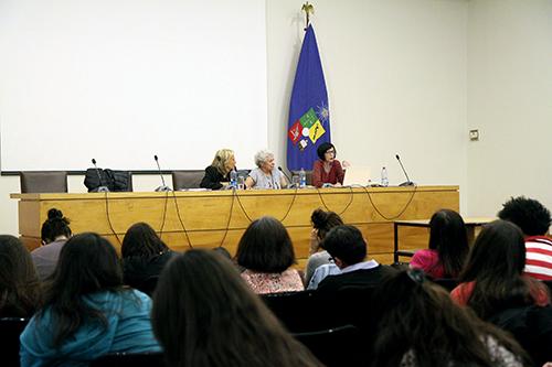 Ana M. Fernández, de la Universidad de Buenos Aires; Pilar Errázuriz de la U. de Chile; y Patricia Porchat, Universidad de Sao Paulo, participaron de la tercera jornada del Seminario.  