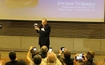 Prof. Enrique Tirapegui recibe Medalla de Honor de la Universidad de la Sorbona.