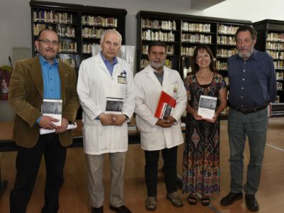 Doctores Germán Manríquez, Carlos Valenzuela, Néstor Lagos, María Elena Santolaya y José Navarro, director del Rincón Cultural Gabriela Mistral. 
