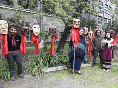 El encuentro incluyó muestras de cultura mapuche, en particular de sus máscaras tradicionales.  