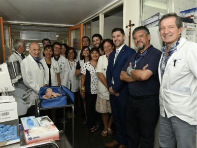 El equipo del Servicio de Pediatría del HCSBA junto a su director, doctor Patricio Vera, y al director académico de Campus Centro, doctor Fernando Munizaga. 