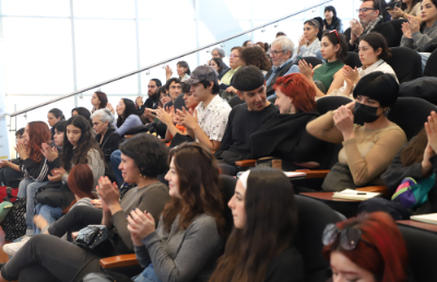 El pasado 23 de abril de 2024, se llevó a cabo la presentación de la sexta edición de la revista “A.dnz” en la Plataforma Cultural del campus Juan Gómez Millas.