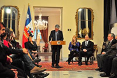Ministro Eyzaguirre ofreciendo unas palabras en el marco de esta ceremonia. 