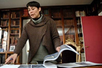 Alejandra Araya es desde 2010 la Directora del Archivo Central Andrés Bello de la Universidad de Chile.