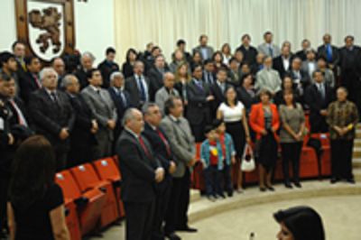 El Rector de la Universidad de Chile, Ennio Vivaldi Véjar, asistió a esta ceremonia.