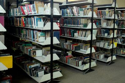 Las bibliotecas poseen además servicios de ronda de libros y de préstamo interbibliotecario. 
