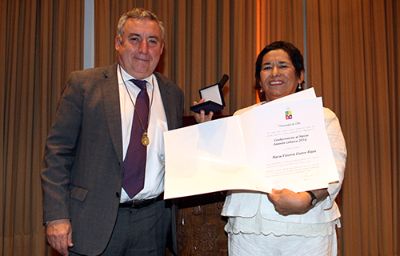 Este jueves 12 de marzo la profesora María Victoria Castro recibió el Premio Amanda Labarca.