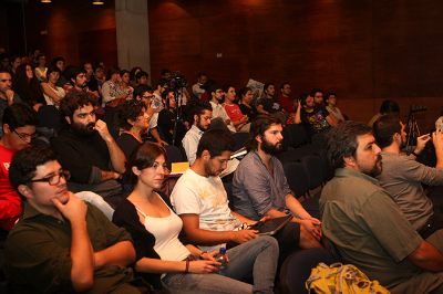 La actividad se realizó en el Auditorio José Carrasco Tapia del Instituto de la Comunicación e Imagen, y concitó el interés de numerosos estudiantes y académicos.
