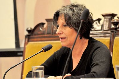 La profesora María Emilia Tijoux lidera el equipo organizador del seminario "Racismo en Chile. La piel como marca de la inmigración".