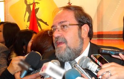 El Ministro de Educación del Estado Plurinacional de Bolivia, Roberto Aguilar