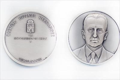 Desde 1983 la Universidad de Chile ha hecho entrega de este reconocimiento. Desde entonces 46 han sido las figuras que se han adjudicado la medalla.