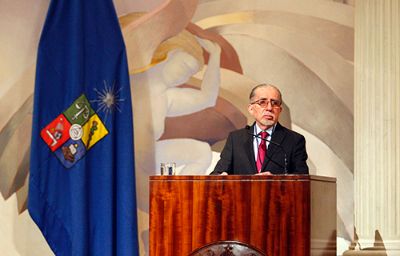 El Premio Nacional de Cs. de la Educación habló de la relevancia que debe tener la U. de Chile y que estamos en un momento innegable de potenciales cambios a favor de la Casa de Bello.