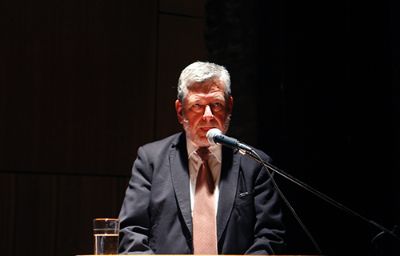 Juan Francisco Lund, dirigió un discurso en representación de los académicos distinguidos en la ceremonia.
