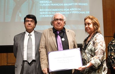 Osvaldo Cáceres, ganador de la "Medalla Arquitecto Claude Francois Brunet de Baines".