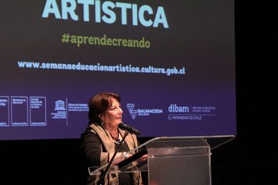 La ministra Delpiano se refirió a que "la formación artística tiene que ver con expresar, tomar confianza, creer, de ver modelos distintos". 