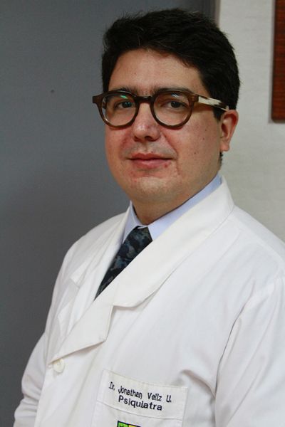 El doctor Jonathan Véliz, subdirector de la Clínica Psiquiátrica del HCUCH.