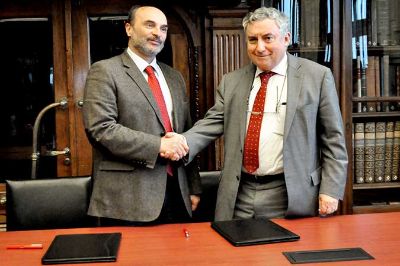 La firma del convenio entre la Universidad de Chile y la Dibam se realizó el pasado jueves 21 de julio.