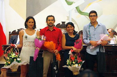 La directiva saliente conformada por Camila Rojas, Javiera Reyes, José Zapata y Marcos Vargas, recibió un reconocimiento por la labor cumplida.