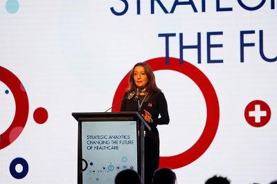 La subsecretaria Gisela Alarcón expuso sobre los desafíos que enfrenta la salud alrededor del mundo.