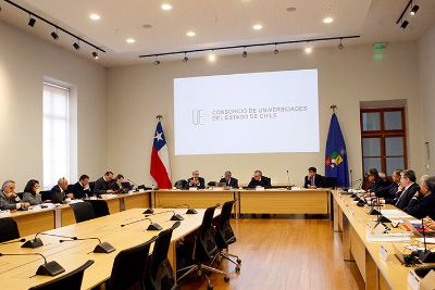 El miércoles 24 fue el turno del Cuech, entidad que reune a los 18 rectores de los planteles estatales, organismo presidido por el Rector de la U. de Chile, Ennio Vivaldi.