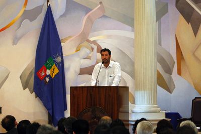 En representación de los homenajeados, el profesor  de la Facultad de Artes, Javier Jaimovich, ofreció un discurso en el que abogó por un trabajo colaborativo entre disciplinas.