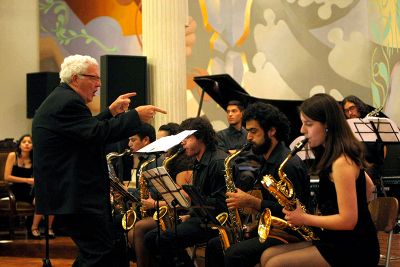 La Big Band de la Facultad de Artes de la U. de Chile estuvo a cargo de la música en el cierre de la ceremonia.