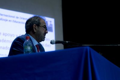 El Dr. Pedro Álvarez expresó que los programas de orientación y acompañamiento estudiantil son un requisito fundamental para la calidad de la educación universitaria. 