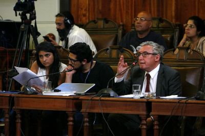 El rector de la U. de Chile y presidente del CUECH expuso ante la Comisión de Educación del Senado sus críticas al nuevo Sistema de Financiamiento Solidario (SIFS), propuesto por el gobierno.