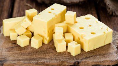 Si bien cada tipo de queso contiene valores nutricionales distintos, "todos tienen algo en común, y es que presentan una importante cantidad de calcio, proteínas y vitaminas provenientes de la leche".