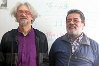 Profesor Sergio Floody junto al académico Luis Núñez. 