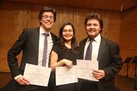 Claudia Peñailillo (clarinete), Patricio Riquelme (violoncelo) y Sebastián Camaño (piano), tercer lugar. 