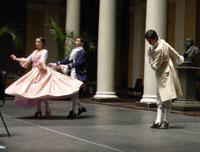 La escena que se presentará en el MAC fue creada en base a las partituras originales de tres danzas de la época barroca: una sarabanda, un loure y una passacaglia.