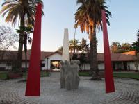 El 4 de agosto se inauguró este monumento creado por los profesores del DAV, Luis Montes Becker y Luis Montes Rojas, en conjunto con el arquitecto Álvaro Sallés.