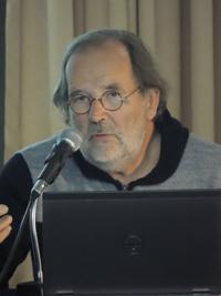 Dr. Jean-Louis Déotte dictando el Seminario: "De la escritura proyectiva a la escritura digital" en el Auditorio de la Facultad de Artes