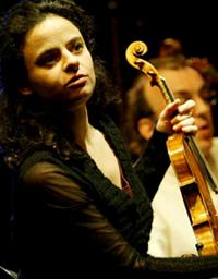 Noémie Schindler, destacada violinista sueca, que visitó la Facultad de Artes durante el 2013.