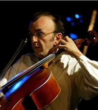 Christophe Roy, violonchelista francés, que junto a Noémie Schindler desarrollaron diversas actividades para los estudiantes de Composición Musical durante el 2013.