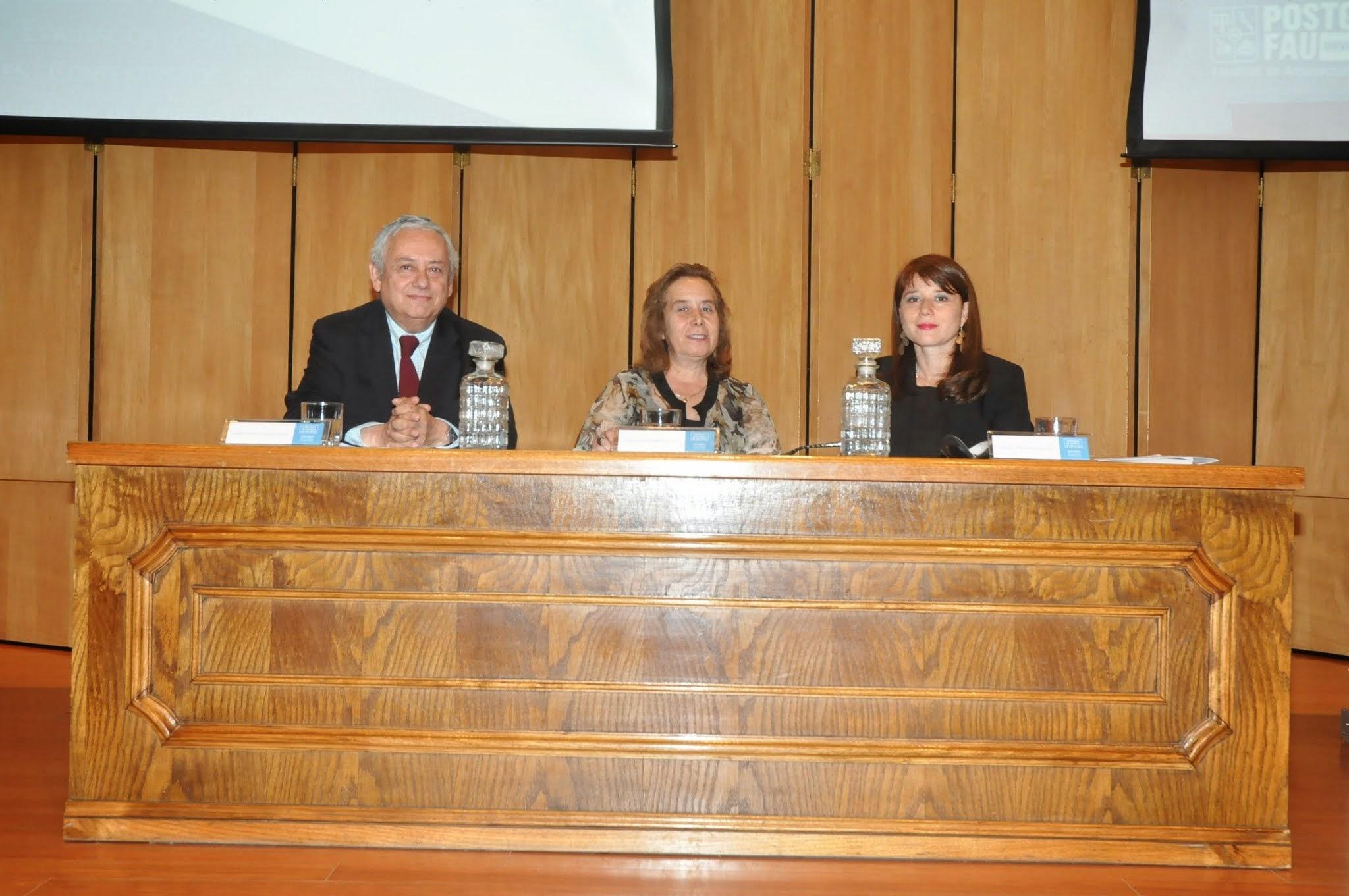 Vicedecano Rubén Sepúlveda, Decana Marcela Pizzi y Yasna Contreras, Directora de Postgrado