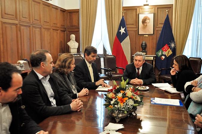 Los representantes de los planteles se reunieron para proyectar aún más su trabajo conjunto, con presencia de decanos de la U. de Chile.
