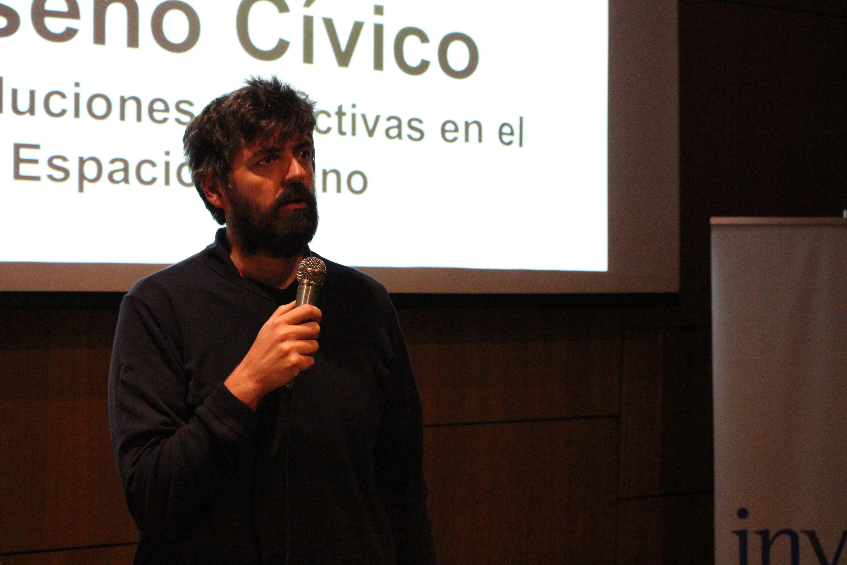 Doménico Di Siena en charla abierta "Diseño Cívico para soluciones colectivas en el espacio urbano".