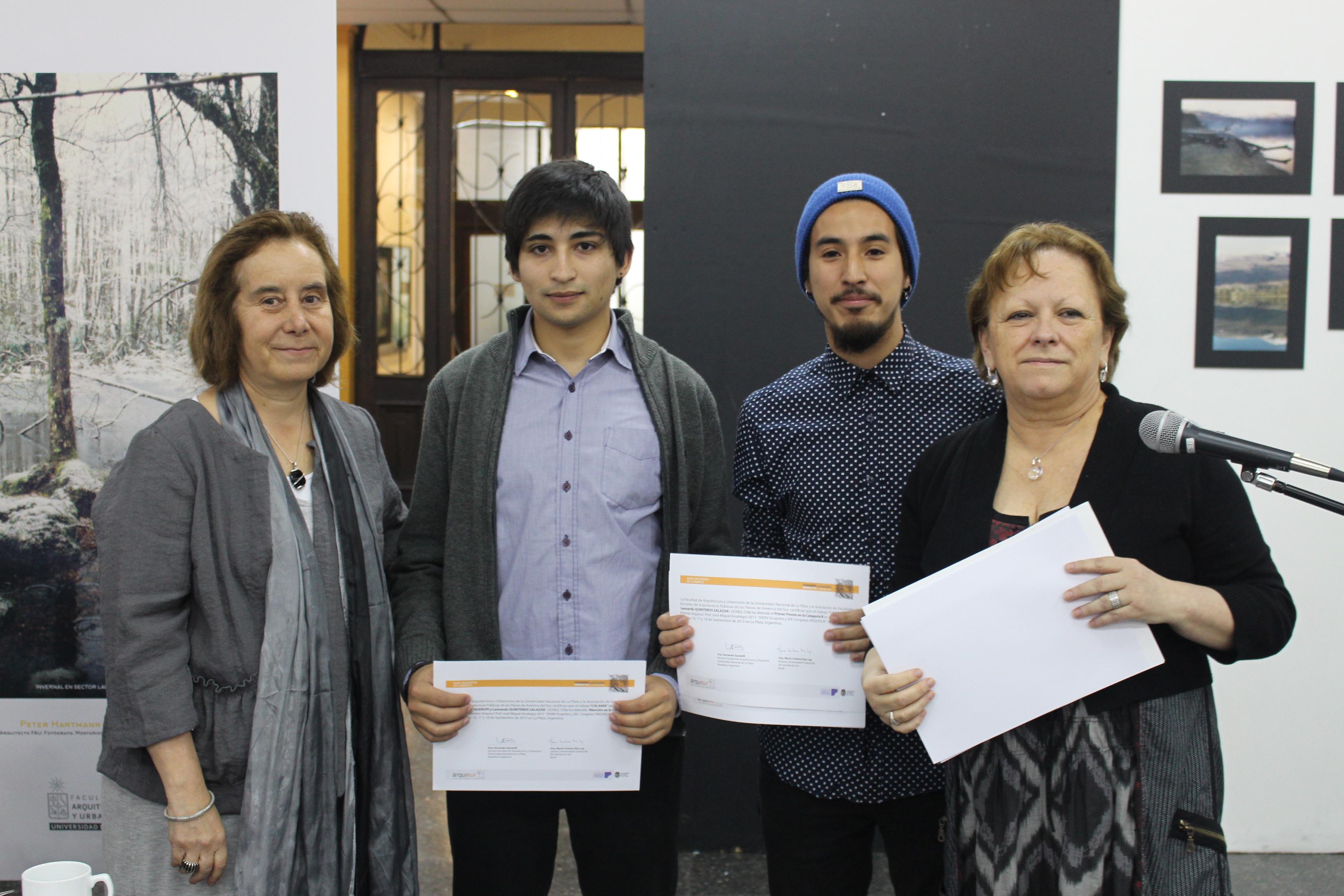 Estudiantes ganadores del Premio Arquisur.
