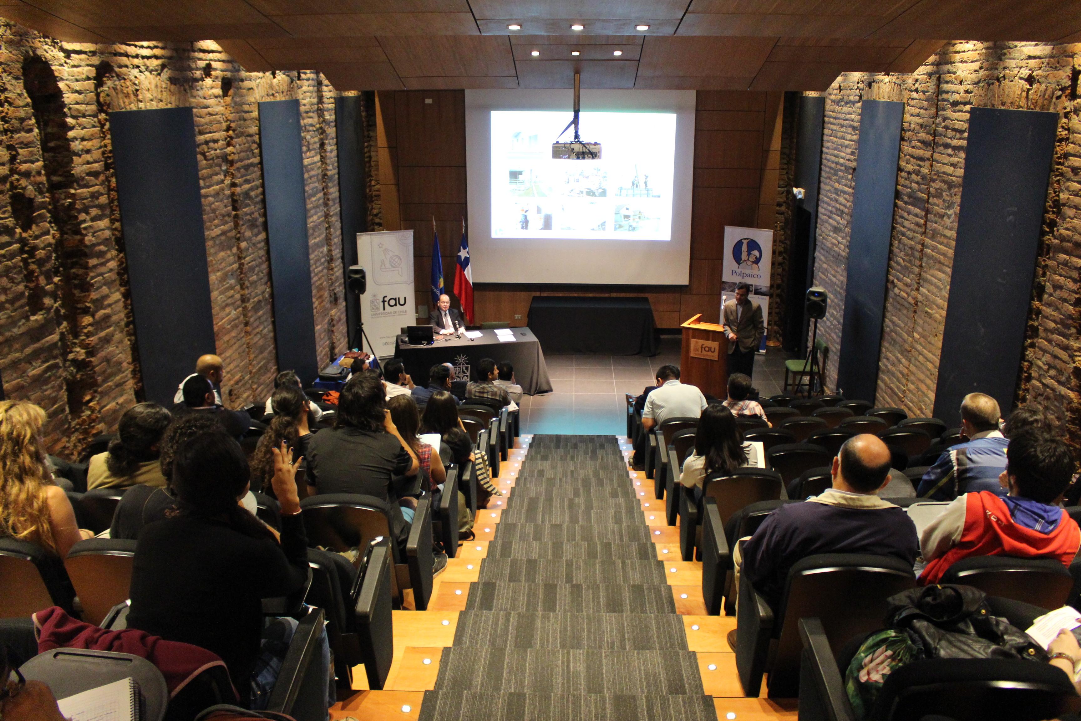 Estudiantes, académicos y profesionales del mundo de la construcción asistieron al seminario.