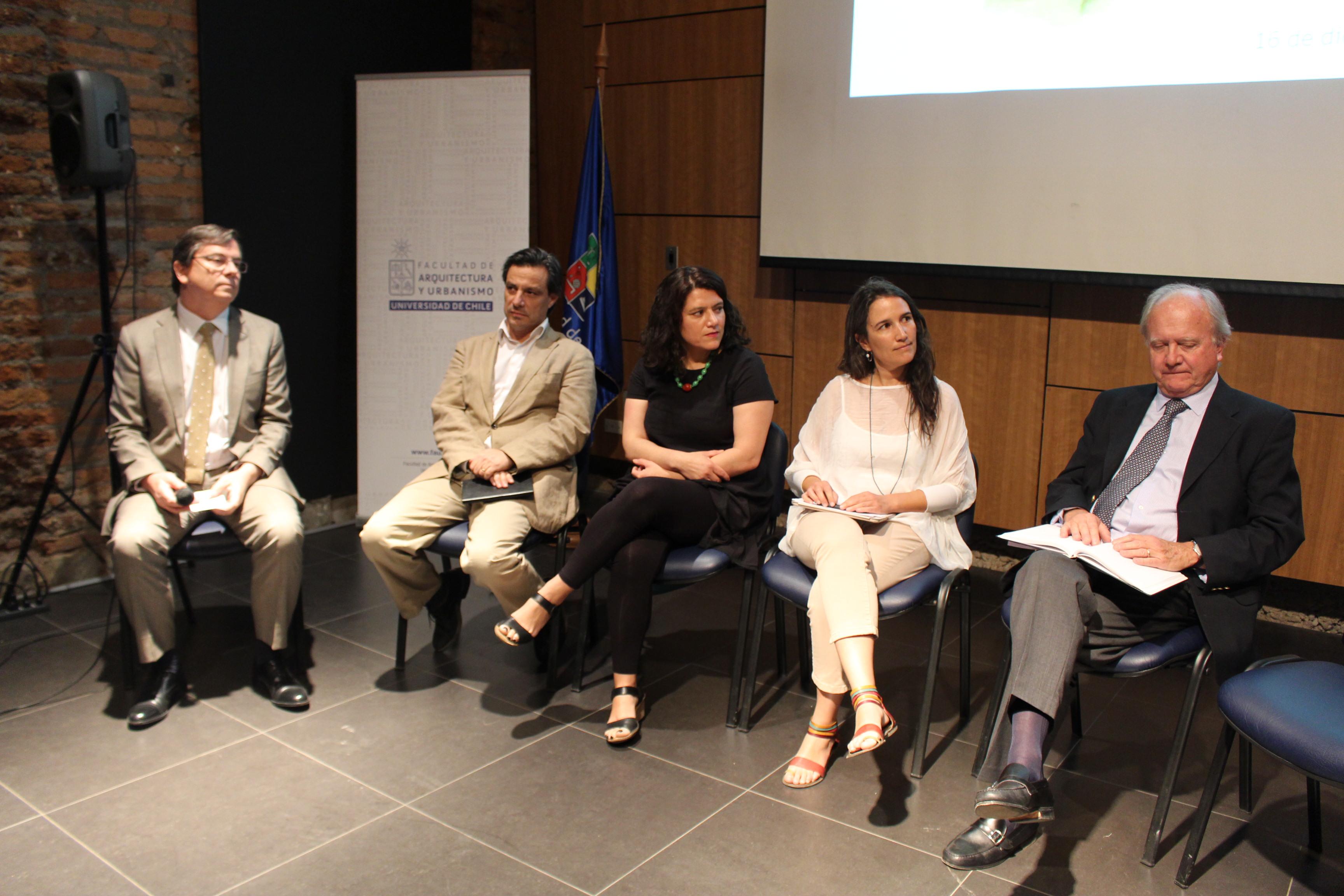 El segundo panel lo conformaron Luis Eduardo Bresciani, Presidente del CNDU, Paola Jirón, académica FAU y Catalina Justiniano, Directora Ejecutiva de "Junto al Barrio".