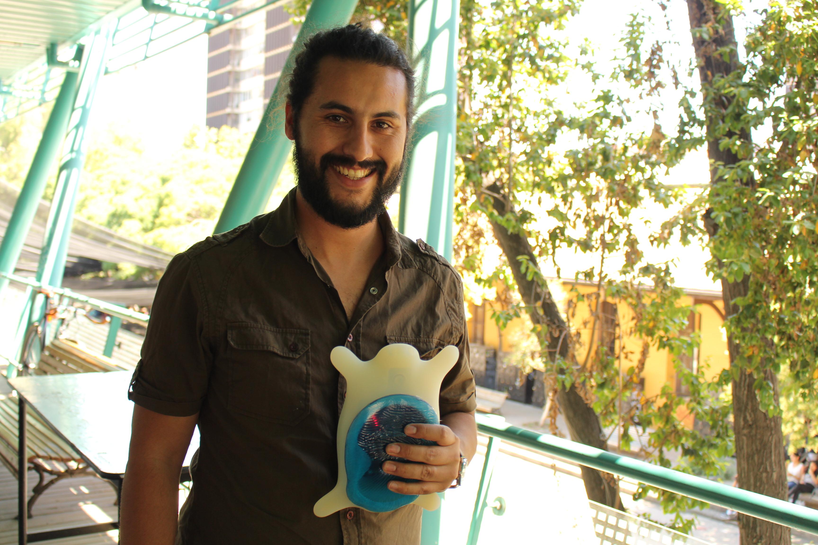 El diseñador industrial FAU, Camilo Anabalón, expuso su experiencia en el desarrollo del proyecto "Babybe".