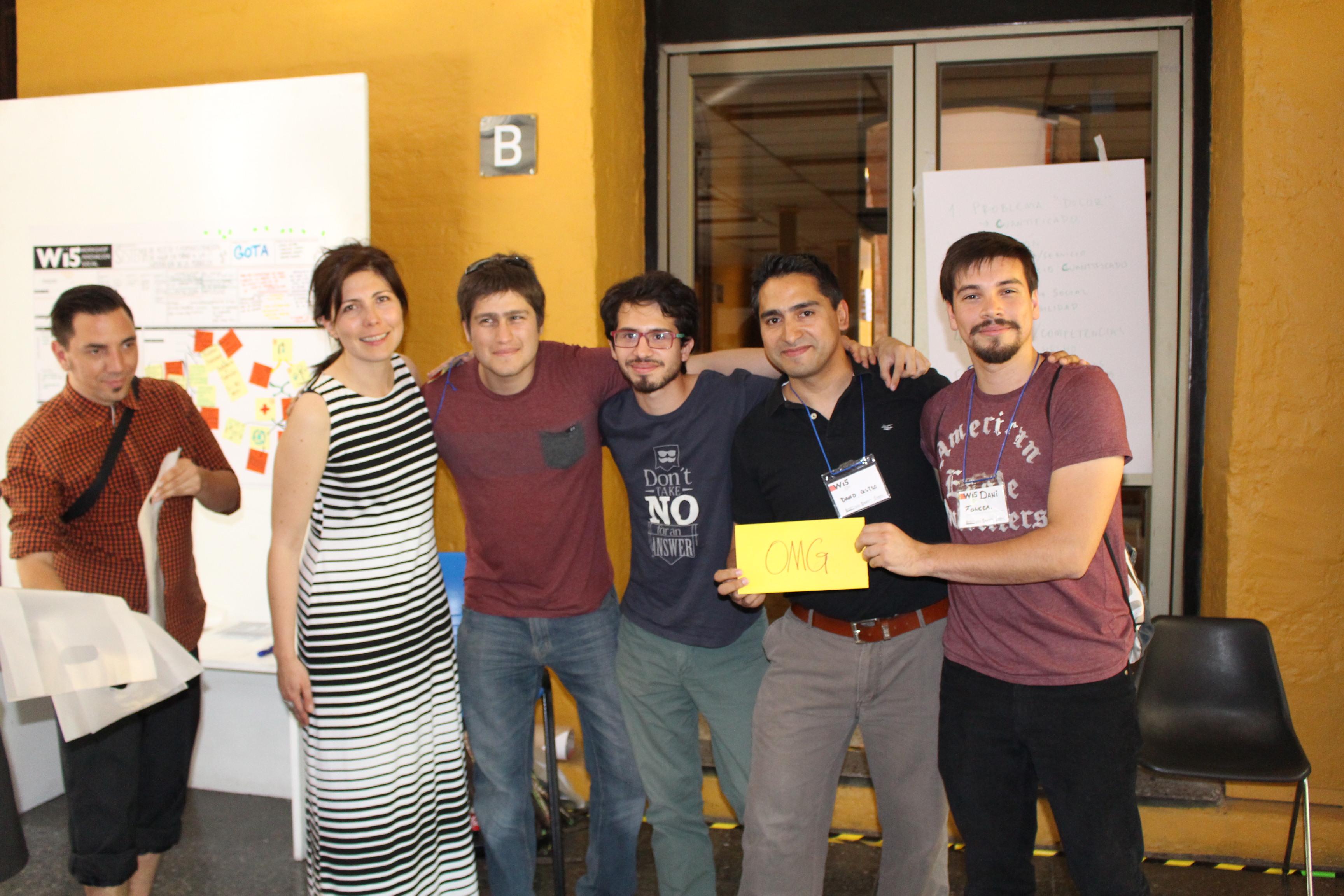 El equipo "Manada", autores del proyecto "EntraMapp", recibió el primer lugar de parte del jurado.