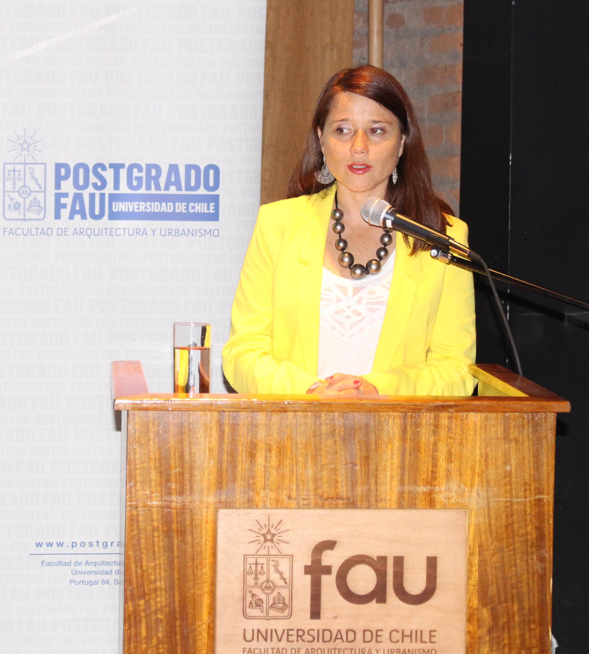Profesora Yasna Contreras, directora de la Escuela de Postgrado FAU.