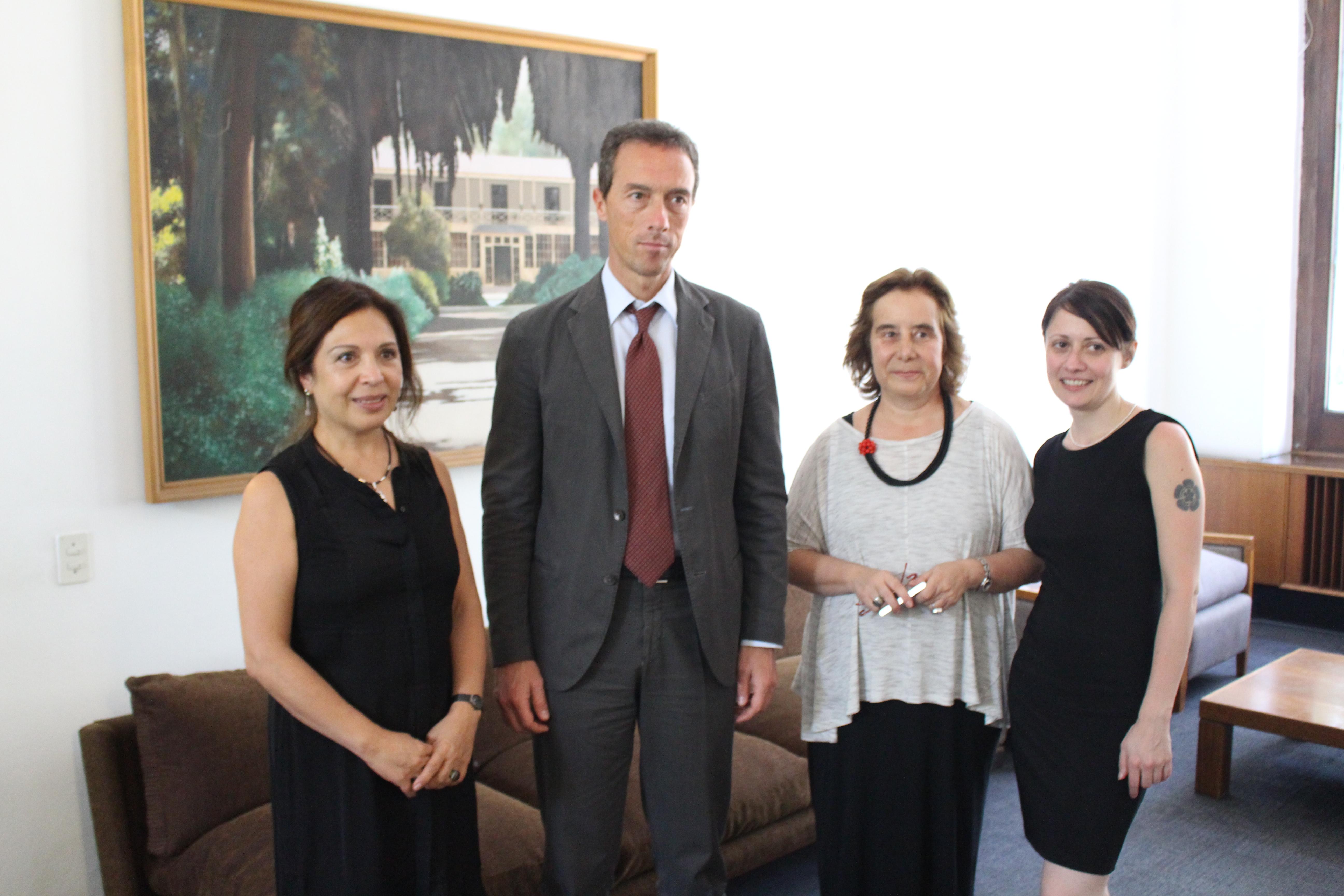 Autoridades FAU junto a parte de la delegación del Politecnico di Torino: Profesora Beatriz Maturana, Bernardino Chiaia, Decana Marcela Pizzi y Marina Rabagliati.